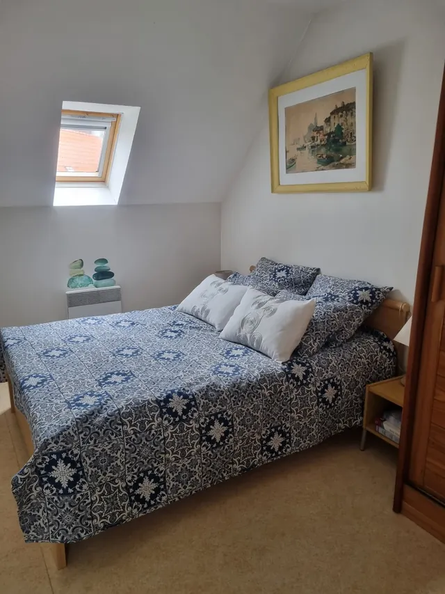 La chambre avec lit pour 2 personnes